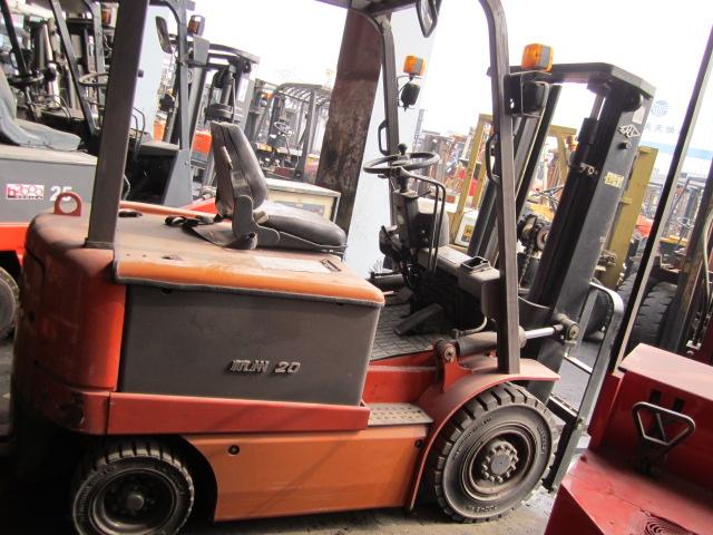 天天新款租售“上海二手叉车大市场”400多台现货转让