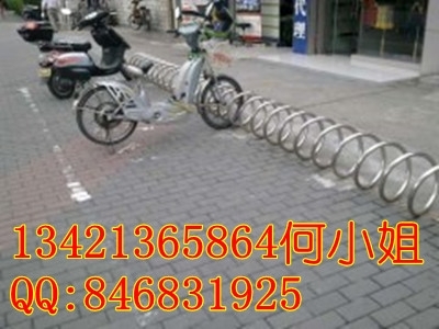 宁德街道上安装了不锈钢螺旋式自行车摆放架