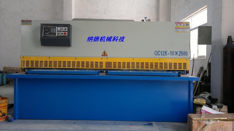 QC12K-10×2500液压数控摆式剪板机  剪板机厂家