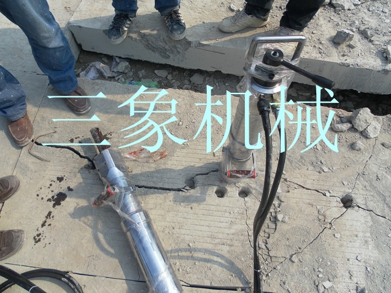 供应先进液压劈裂机，液压分裂机，钢筋混凝土拆除机械