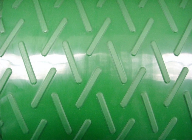 绿色人字花纹输送带