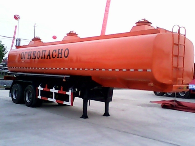 供应轻量化13米三桥运油半挂车