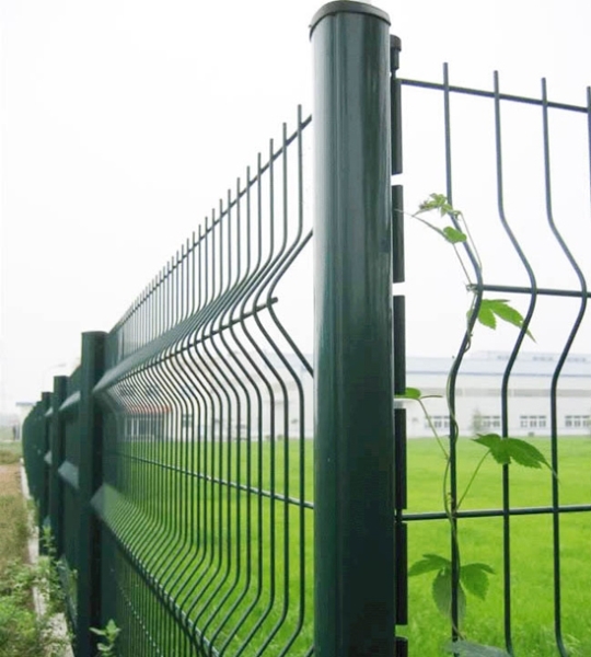 贵州体育场围栏网多少钱一米，绿色运动场护栏哪有卖