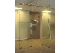 深圳龙华民治卷闸门伸缩门玻璃门 低价维修生产 高质量 质保长图2