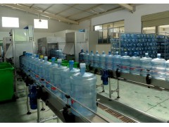 纯净水灌装设备|大桶灌装纯净水机图1