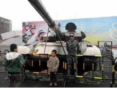 高端军事展火箭战斗机坦克出租图1