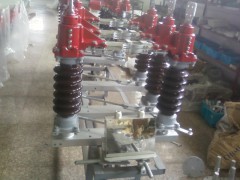 川陕山地区硅橡胶系列GW4-12(40.5)户外高压隔离开关图1