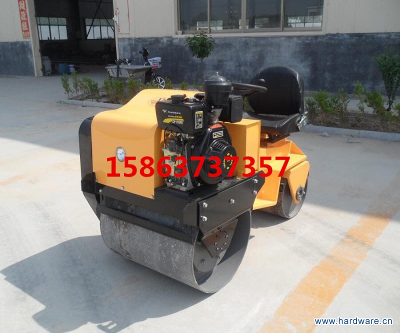 座驾式压路机19