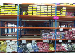 广州易达仓储式轻型货架厂家 服装鞋类货架酒店展示架图1