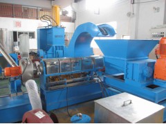 江苏锥型双螺杆强制喂料机图1