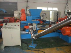 低烟无卤电缆料造粒机图1