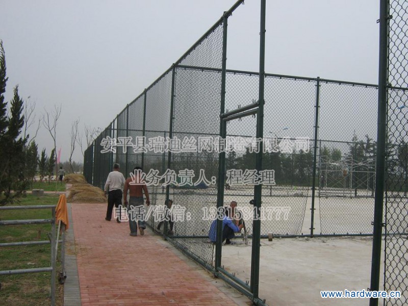 球场围栏安装1 副本