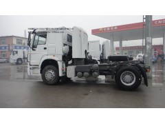 豪沃LNG天然气后双驱牵引车380图1