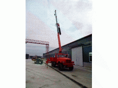 8吨吊车 汽车底盘电线杆挖坑机 越野型电线杆立杆机图1