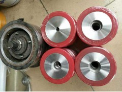 供应唐山铁轮耐磨聚氨酯橡胶包胶挂胶图1