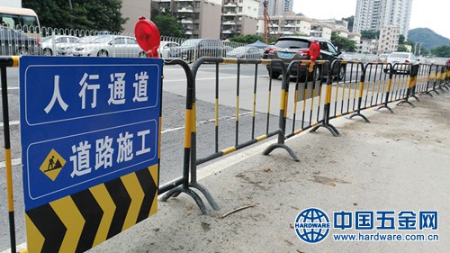 道路隔离栏3