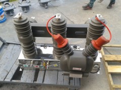 高原型ZW32-12高压真空断路器图1