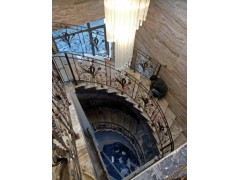 成都青白江区外国语学院铁艺楼梯扶手图1