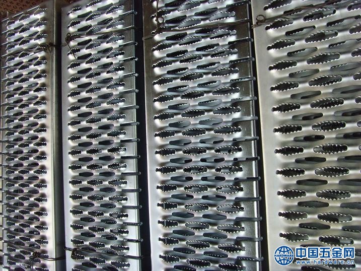 1403519300_1775476894