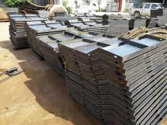 现浇防撞墙铁模具 高速防撞墙模具图1