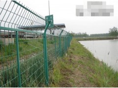 利川水库隔离网价格多少钱一米,武汉水库河道围网防护网厂家提供图1