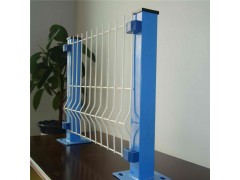 小区三角折弯护栏网 浸塑铁丝网围栏图1