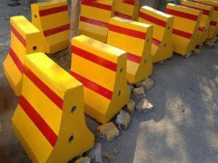 现浇隔离墩模具-道路隔离墩模具-振通模具图1