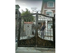 西藏拉萨别墅铁艺大门栏杆楼梯图1
