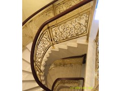 常州安装铜艺楼梯扶手现场效果图  铜艺楼梯护栏价格图1