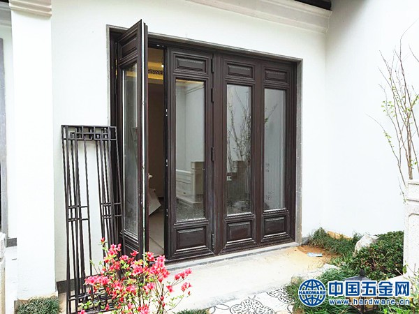 10冠墅阳光仿古门窗