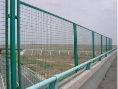 高速公路框架护栏网围栏订购厂家武汉龙泰百川图1