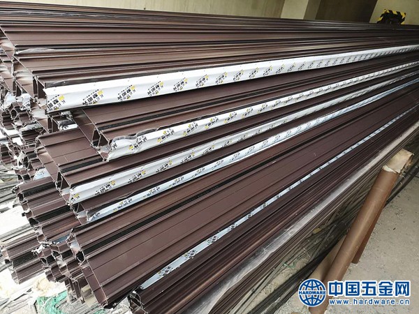 仿古门窗铝型材