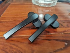 厂家专业生产防火窗回弹执手配锁舌自动上锁图1