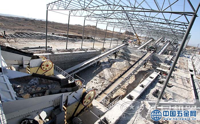 颚式粉碎机现场