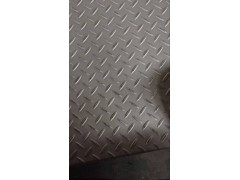 供应不锈钢进口花纹板 压花板 冲孔板等图1