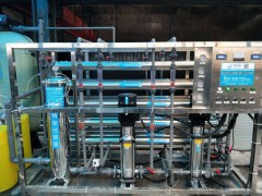 纯净水设备 0.5吨反渗透净水器河南生产厂家图1