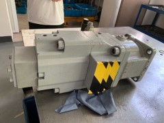 上海维修川崎K3VL140液压泵图1