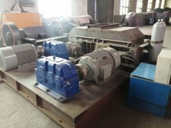 1210液压双辊破碎机   页岩石双辊制砂机辊皮厂家图1