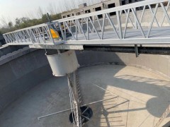 蓝深吸刮泥机图3