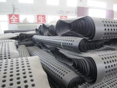 凸高大于2公分的塑料排水板杯口朝上=搭接施工图5