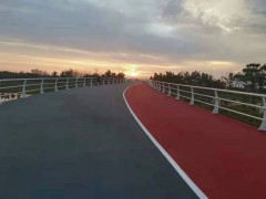 平湖学校球场沥青摊铺图1