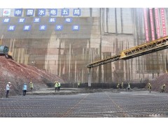 混凝土布料机槽型托辊装置介绍图5