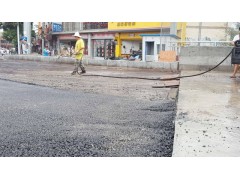 现场测量 东莞沥青摊铺机施工图1