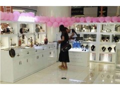 济南山人展柜设计制作公司珠宝展柜化妆品展柜陈列柜展台制作公司图5