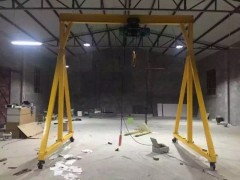 1-3吨小型无轨电动龙门吊定做图1