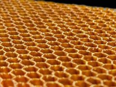 固化芳纶蜂窝芳纶纸蜂窝结构芯材芳纶阻水阻燃纸蜂窝夹芯板图1