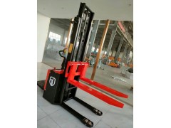 1.5吨2吨站驾式全电动叉车工厂价图1